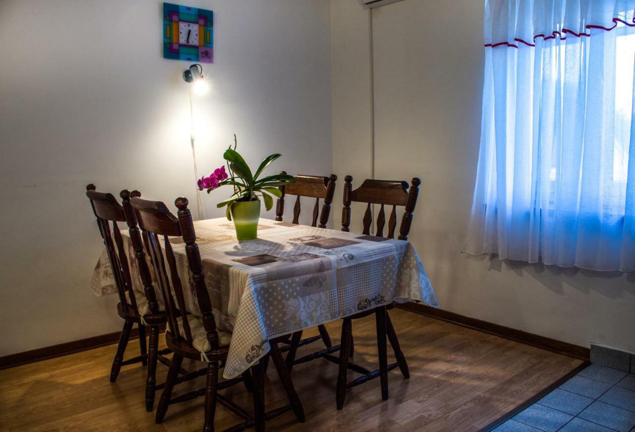 Apartman Dina Рисика Екстериор снимка